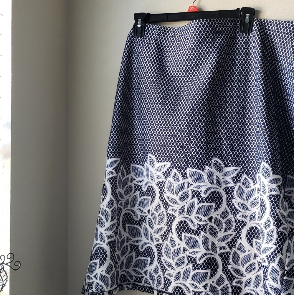 NWT Avenue pencil skirt